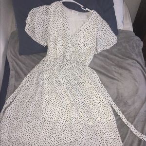 Poka dot flowy dress. BRAND: Sienna sky
